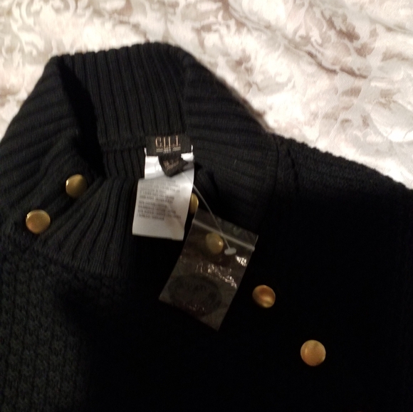 G.I.L.I CAPE SWEATER WITH GOLD HARDWARE SIZE XS/SM - Picture 3 of 6